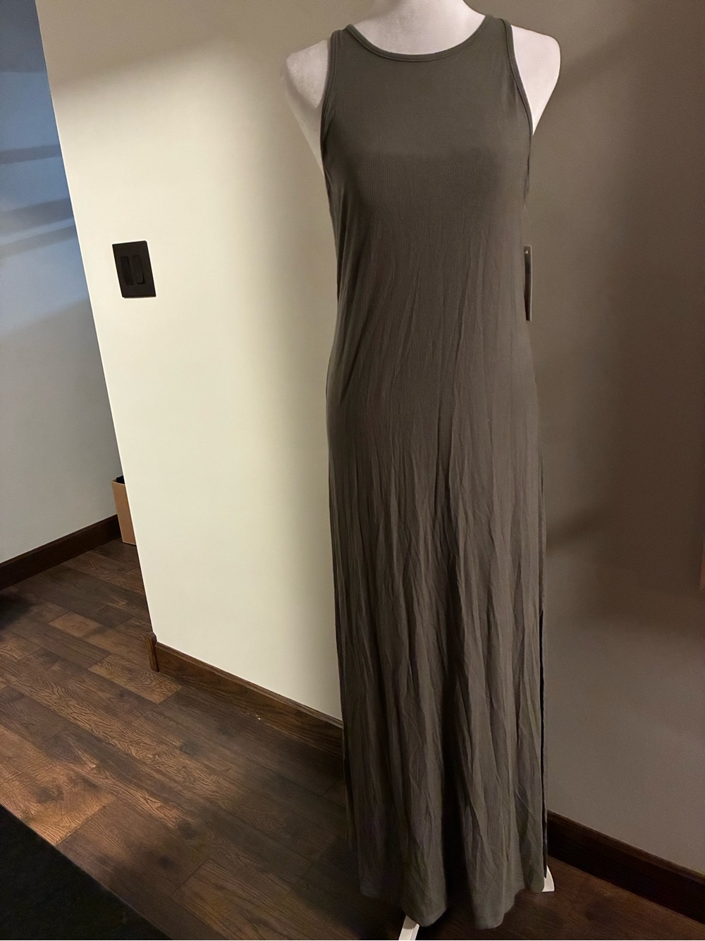 nine britton Olive Sleeveless Maxi Dress